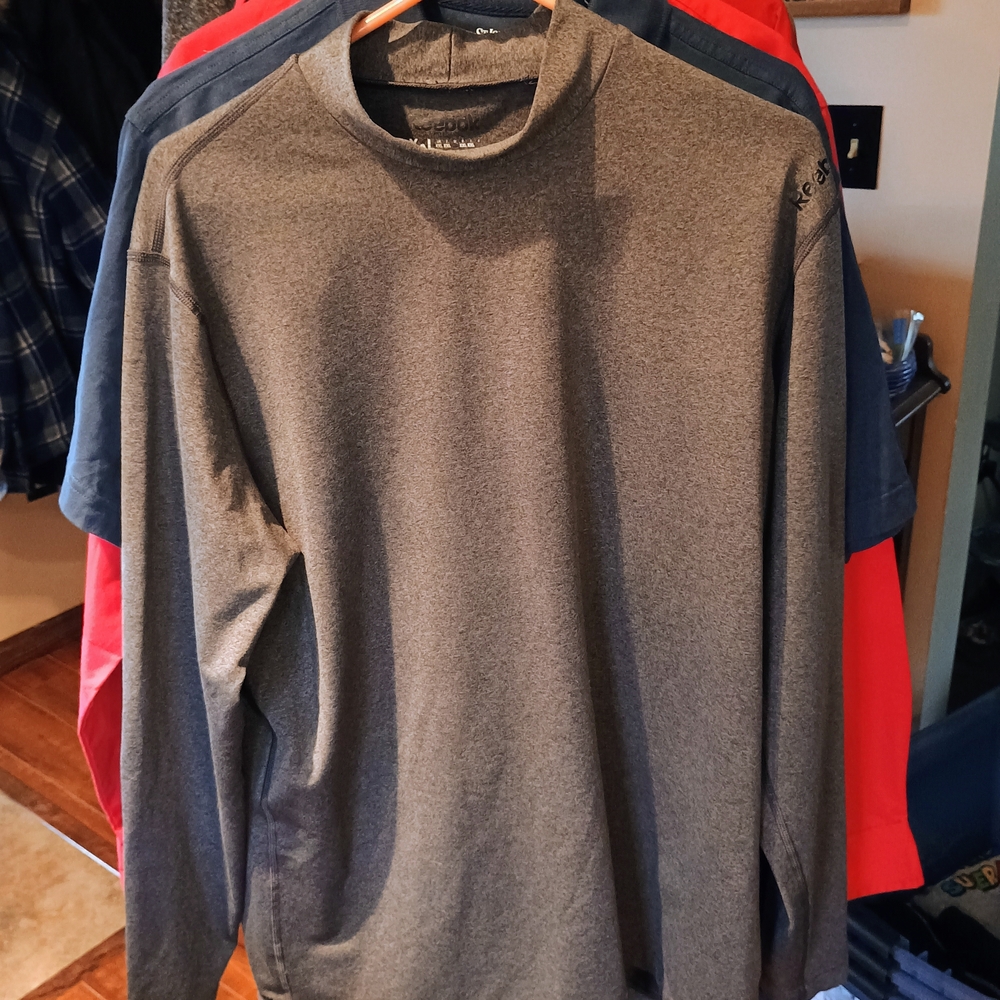 Reebok Gray Long Sleeve Men's Tee